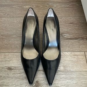 Nine West black leather pump size 8
